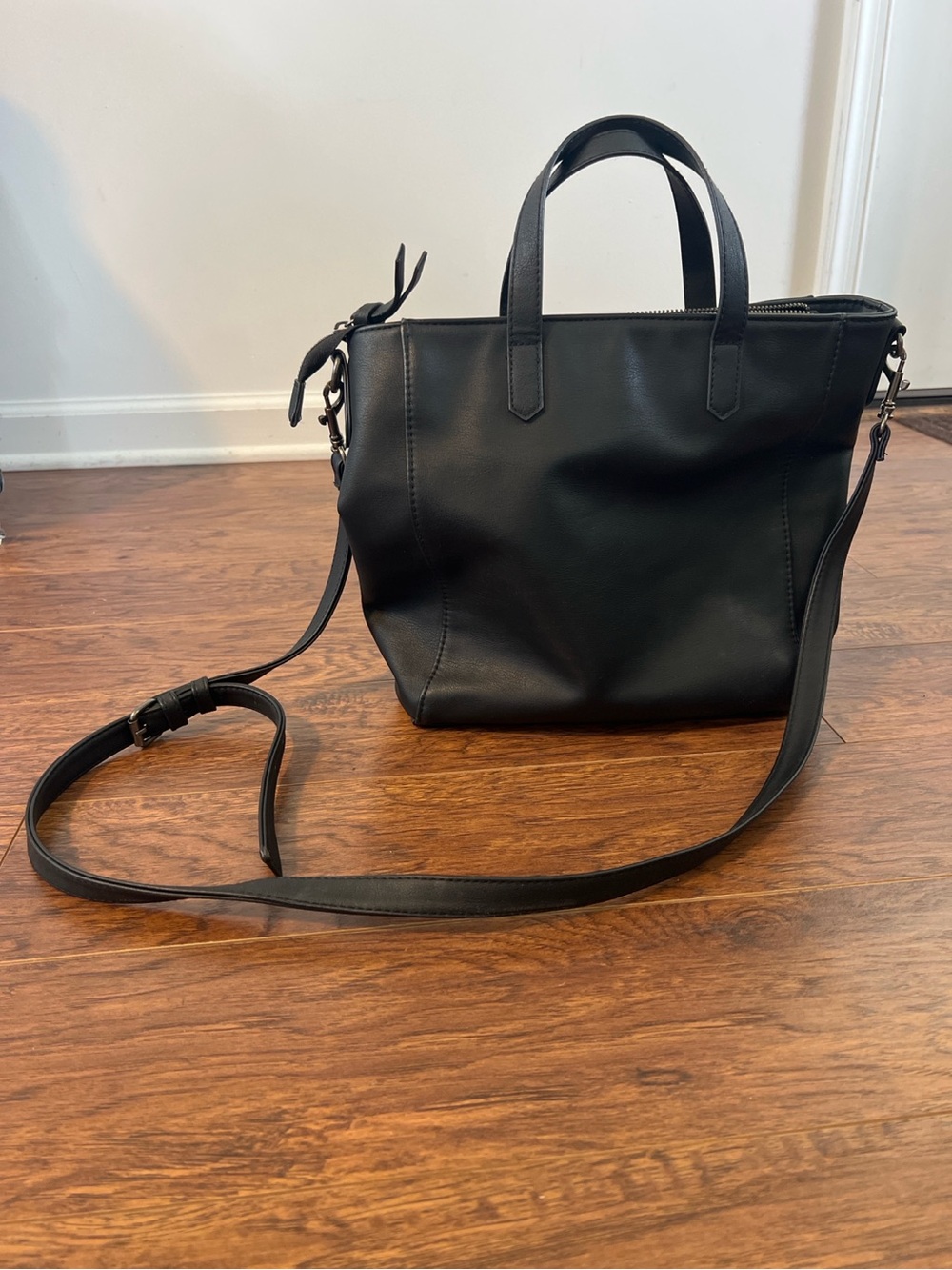 Universal Thread Black Faux Leather Crossbody Tote Bag EUC
